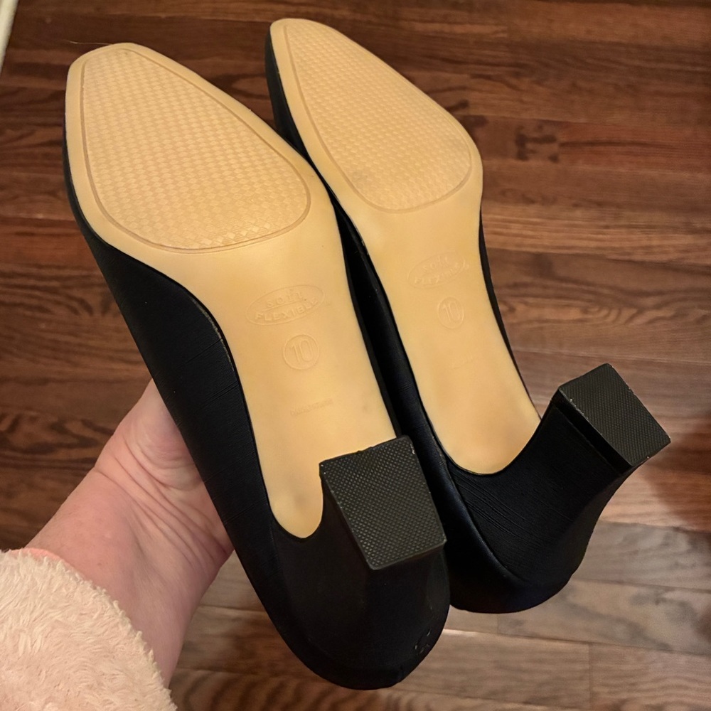NIB Soft Flexible Navy Pumps 2.5" Heel Size 10 - Picture 10 of 14